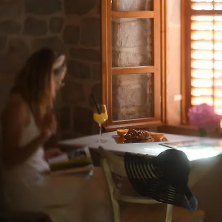 Throne Ii. アパート