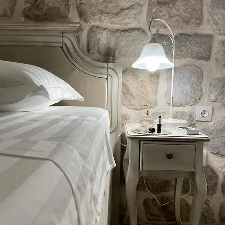 Throne Ii. アパート *