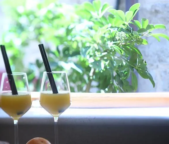 Throne Ii. Apartman *